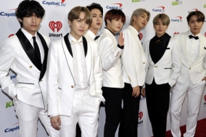 [포토] BTS, 美 ‘징글볼’ 투어…화이트 수트 입고 ‘멋짐 폭발’