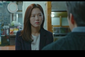 ‘귀피를 흘리는 여자’ 강한나, 귀피 흘리는 황당 설정 ‘하지만 끌려’