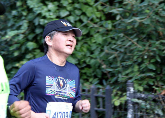 안철수 전 의원의 뉴욕 마라톤 대회 참여 모습. 출처:서울신문 포토라이브러리