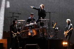 43년 만에 만난 U2… 한반도 평화를 노래하다