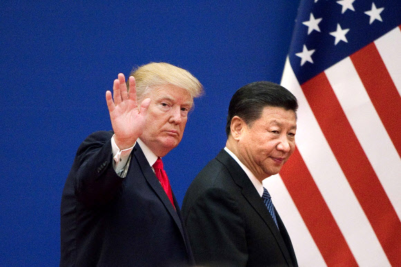 2017년 중국 베이징에서 만났던 도널드 트럼프 미국 대통령과 시진핑 중국 국가주석.  AFP 연합뉴스