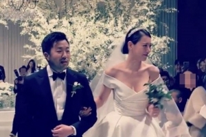 수현♥차민근 결혼식 사진 공개 “행복 쏟아지는 미소”[EN스타]