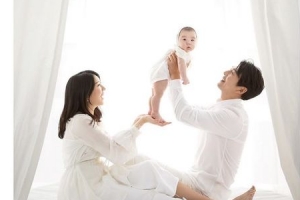 이필모♥서수연, 아들 100일 사진 공개 “누구 닮았나?”[EN스타]