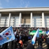 한국당 규탄대회에 與 중진들 ‘봉변’…민주 “정치깡패” 비판