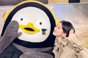 수지X펭수 만남 포착, 보기만 해도 웃게 되는 투샷 [EN스타]