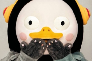 펭수, 단독 화보 ‘네일아트까지..’ 상상 뛰어넘는 매력