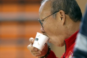 골 먹지도 않고, 넣지도 못한 박항서 매직 위기