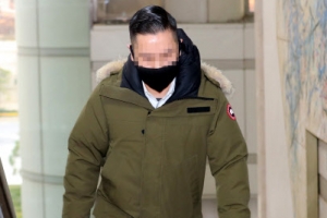 [포토] ‘대마 혐의’ SK그룹 3세, 법정 출석