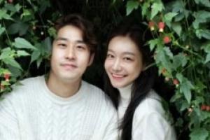 신소율♥김지철 결혼 “결혼식 없이 가족 식사로 대체”[공식입장]