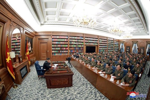 북한 김정은, 당 중앙군사위원회 확대회의 주재