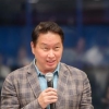 장애인 고용 앞장서는 SK최태원 회장...올해만 60% 확대
