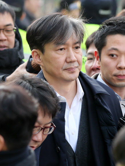 영장심사 마친 조국 전 법무장관