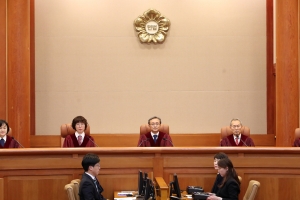 헌재 “금고 이상 실형 시 유예된 형 집행은 합헌”