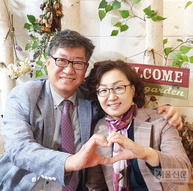 광명시에 재직중인 박대복·조옥순 국장의 결혼 30주년 기념 사진.