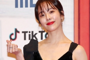 [포토] 한지민, ‘여신의 손하트’