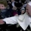 “당시 인내심 잃었다” 교황 사과에 온라인 설전
