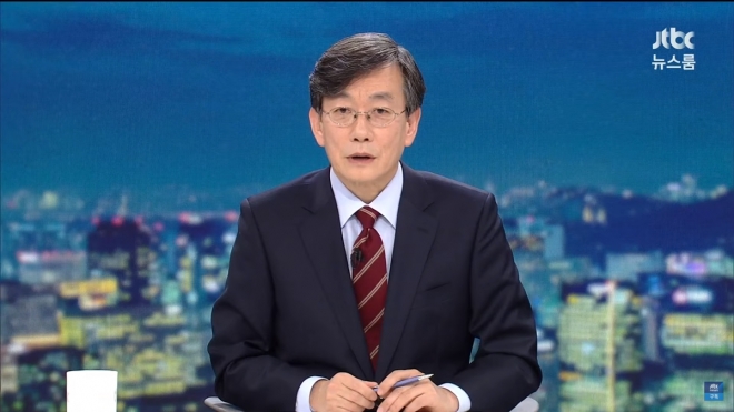 손석희 JTBC 대표이사 사장이 2일 JTBC 뉴스룸과 신년특집토론을 끝으로 메인 앵커 자리를 내려놓았다. 2020.1.2  JTBC