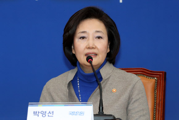 총선 불출마 선언하는 박영선 장관