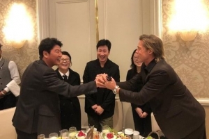 브래드 피트, ‘기생충’ 송강호 만남에 열혈 팬 모드 [헐!리우드]