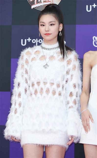 ITZY 예지, 날이 갈수록 예뻐져  ITZY 예지가 4일 오후 서울 구로구 고척스카이돔에서 열린 ‘제34회 골든디스크 어워즈 with 틱톡’ 디지털 음원 부문 레드카펫 행사에 참석해 포즈를 취하고 있다. 2020.1.4 뉴스1