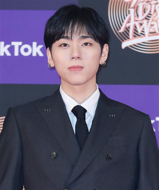 지코, 남자의 향기가 물씬  가수 지코가 4일 오후 서울 구로구 고척스카이돔에서 열린 ‘제34회 골든디스크 어워즈 with 틱톡’ 디지털 음원 부문 레드카펫 행사에 참석해 포즈를 취하고 있다. 2020.1.4 뉴스1