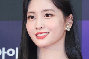 ‘2020 골든디스크’ 트와이스 모모, 열애 인정 후 “여유 미소”