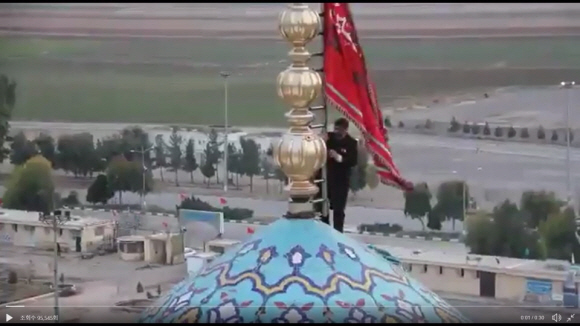 이란 모스크에 ‘피의 복수’ 붉은 깃발