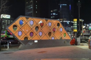 미디어갤러리로 길거리 예술이 된 가로수길