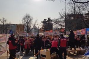 꽃만 팔면 합법, 꽃 화분은 불법… 별난 규제에 뿔난 화훼농가