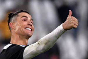 호날두, ‘가는 곳 마다 득점왕’ 야망…새해 첫 경기 해트트릭 폭발