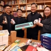 성북구 직원들, 신부님과 십시일반 모은 문구류 ‘나눔’