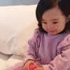 한석준 딸 사빈, 미소 절로 나오는 일상 ‘인형 같은 눈망울’ [EN스타]