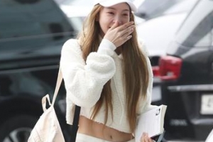 [포토] ‘복근 노출’ 장재인 출근길