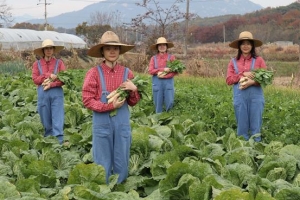 젊은, 여자가, 혼자? … 그저 농촌으로 왔을 뿐입니다