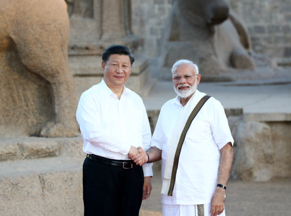 나렌드라 모디(오른쪽) 인도 총리와 시진핑 중국 국가주석.