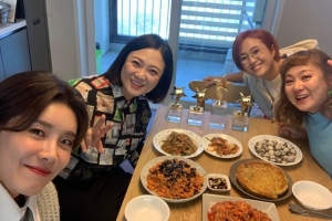 “상 받은 여자들” 박나래, 김숙-송은이-장도연과 행복한 만찬 [EN스타]