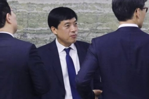 ‘대검 간부 문자 의혹’ 이성윤 중앙지검장 출근길 ‘묵묵부답’