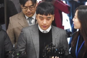 [서울포토] ‘구속 갈림길’…영장심사 출석하는 승리