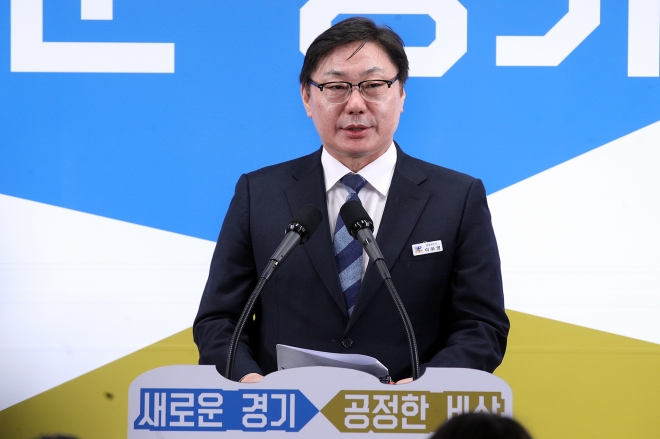 이화영 경기도 평화부지사가 13일 오후 경기도청에서 기자회견을 열고 2020 경기도 평화협력정책 추진 방향’을 발표하고 있다. 경기도 제공