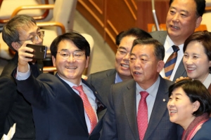 檢 수사지휘권 없앴다 검찰개혁 입법 마침표