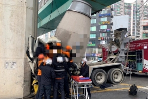 [포토] 교각들이 받은 레미콘