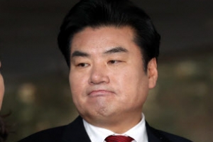 ‘알선 수재’ 원유철, 1심서 의원직 상실형