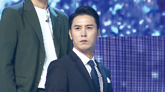 지난 14일 문재인 대통령의 신년 기자회견 배경음악으로도 쓰일 만큼 트로트의 인기는 올해도 뜨겁다. 1997년 아이돌그룹 유비스로 데뷔했던 장민호는 ‘트로트계 아이돌’로 인기를 얻고 있다. TV조선 제공