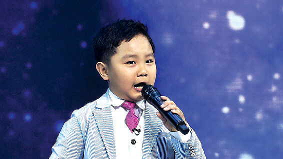 지난 14일 문재인 대통령의 신년 기자회견 배경음악으로도 쓰일 만큼 트로트의 인기는 올해도 뜨겁다. 아홉 살 홍잠언은 ‘미스터트롯’의 최연소 참가자로 인기를 얻고 있다. TV조선 제공