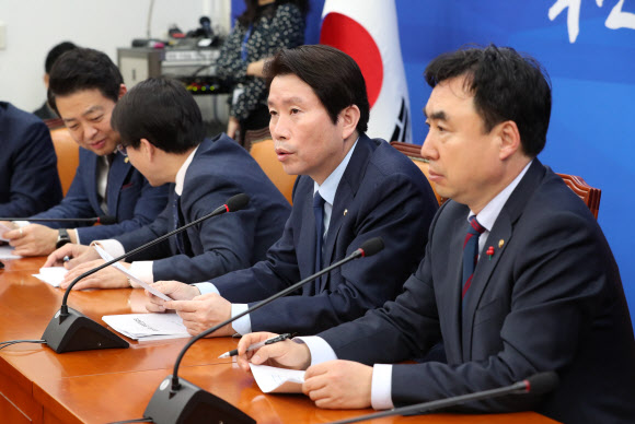 발언하는 민주당 이인영 원내대표