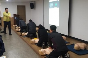 심폐소생술 배우는 광진 부동산중개사들