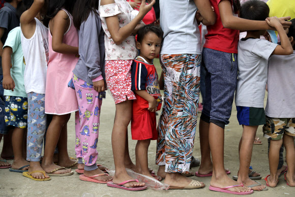 필리핀 화산 분화 후 787회 여진… 주민 16만명 피신