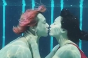 현아, ‘♥던’과 수중 키스 공개 “과감X로맨틱”[EN스타]