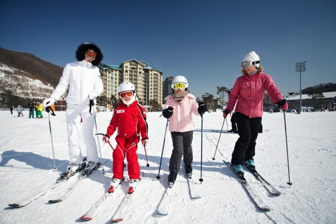 곤지암 리조트는 스키와 공연을 한 자리에서 즐길 수 있는 설 연휴 이벤트를 준비했다. 곤지암 리조트 제공.