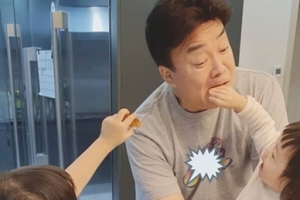 백종원, 집에선 이런 모습? ‘같이 요리하는 아빠’ [EN스타]